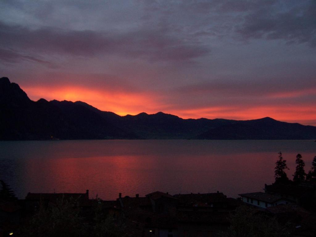 Ai Ronchi B&B Riva di Solto Exterior foto